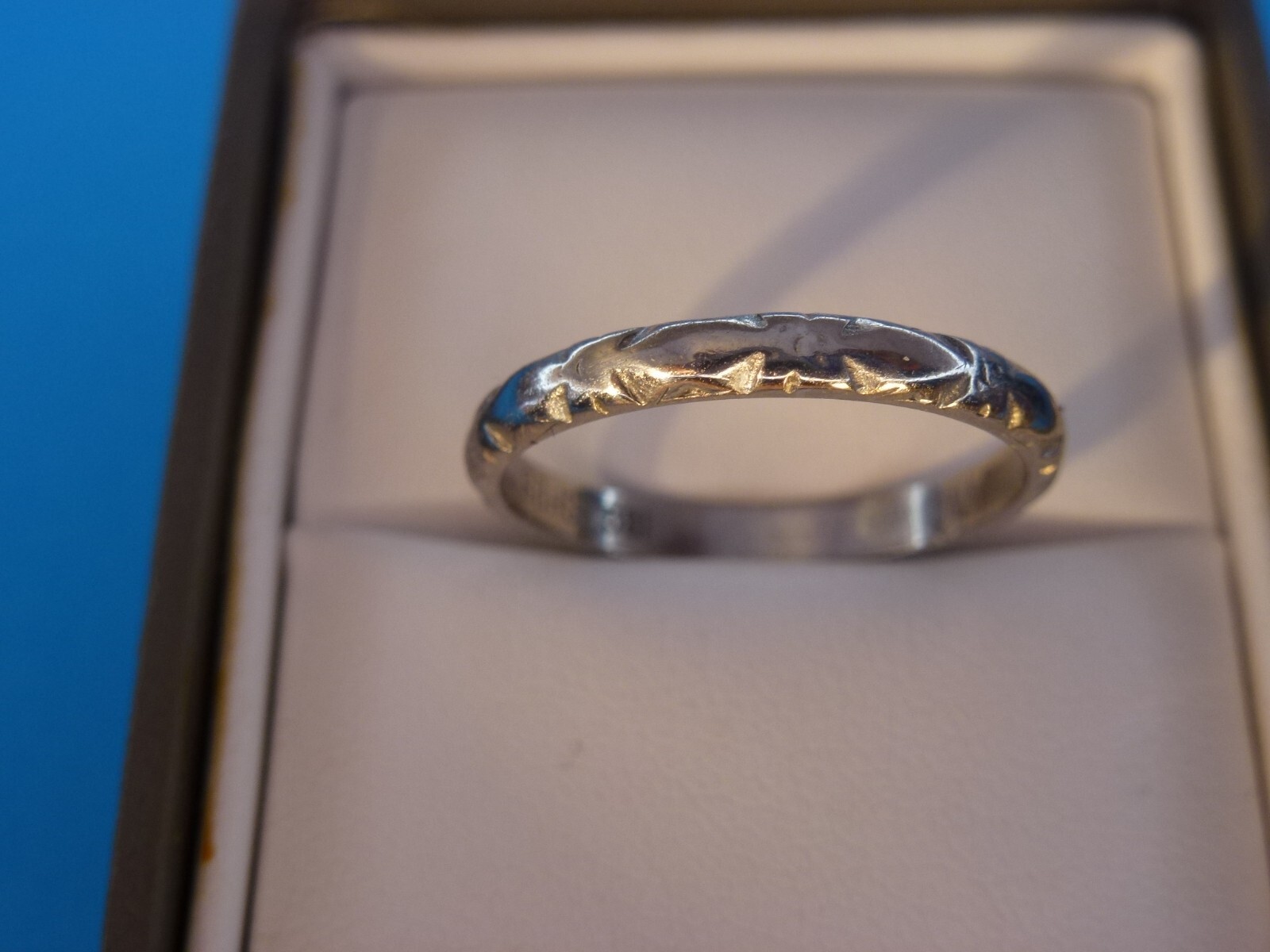 18k 18ct Solid White Gold Patterned Ring. Size O … - image 3