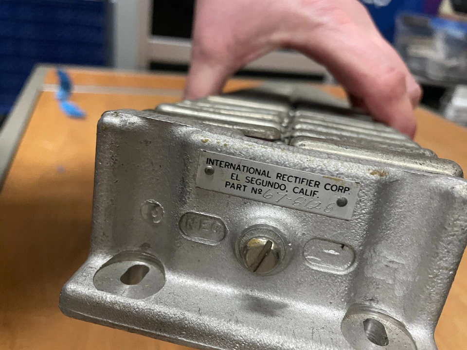vintage large rectifier International Rectifier Corp. 67-8128 74E4 7641 radio - Image 3 of 4