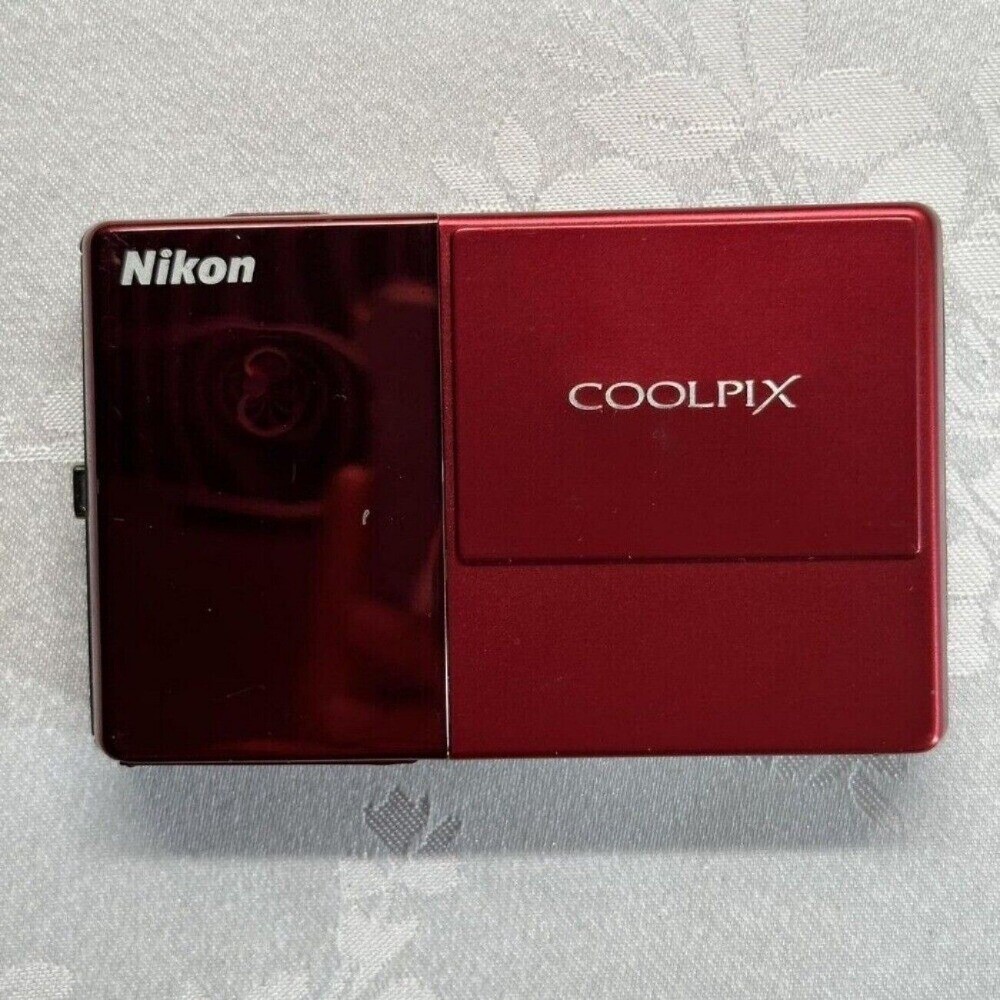 Nikon COOLPIX S70　1210万画素　CCDセンサー　【良品】 Amazon.com : Nikon Coolpix S70 12.1MP Digital Camera with