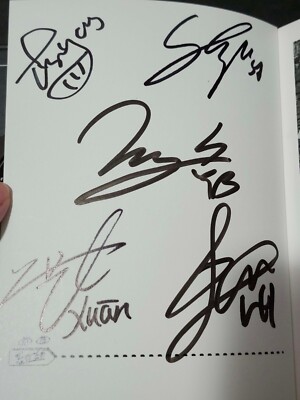 UNIQ Autographed Signed 2015 EOEO Album Wang Yibo Photocard