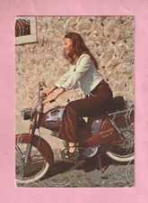 JEUNE FEMME ET CYCLOMOTEUR MOTOBECANE  / MOBYLETTE TYPE 89 - MOTOCONFORT 