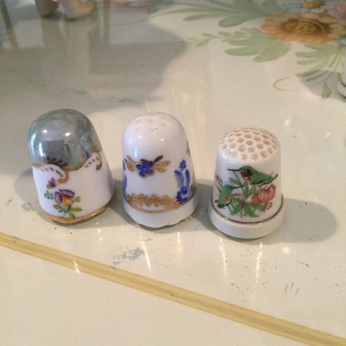 Decorative Collectors Porcelain Thimbles (7) - Picture 2 of 5