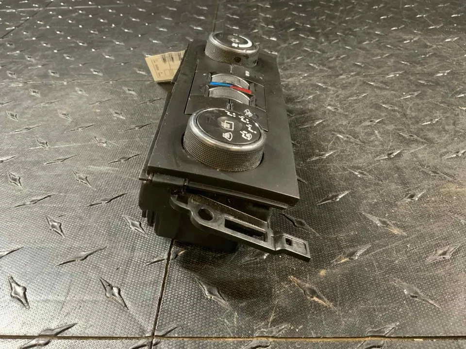 2010 - 2011 Chevy Suburban 1500 Manual Climate Control Panel HAC (20887808) - Image 3 of 4