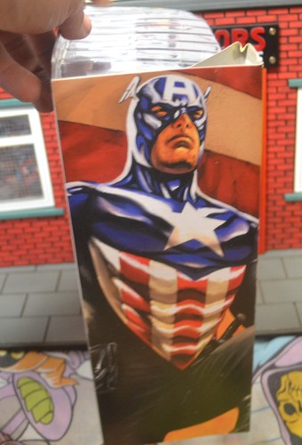 Marvel Action Superhero Figure - Diamond Select - Captain America - Picture 2 of 3