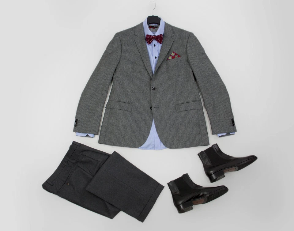 Hugo Boss 2 Button Gray Herringbone Blazer Jacket, US 44R, EU 54 - Image 2 of 4