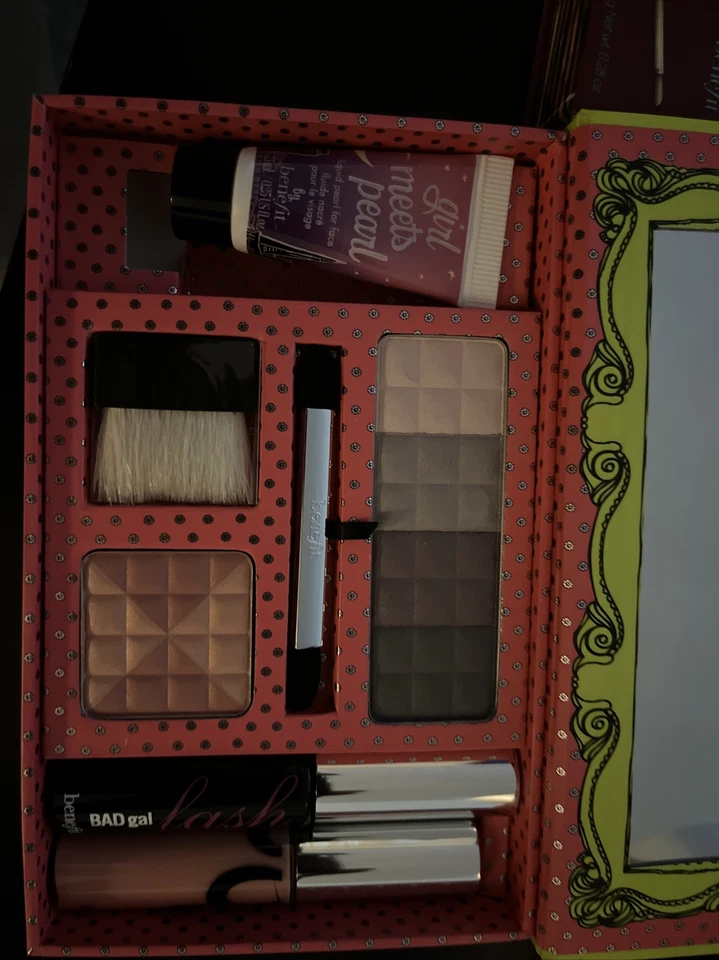 Kit de maquillaje Benefit I'm Glam Then I Am Life of the Party agotado  Foto 2 de 2