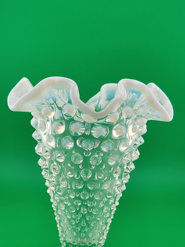 Vintage Fenton Hobnail Pearlized Wavy Edge Glass Footed Vase 5.75" - Picture 7 of 9