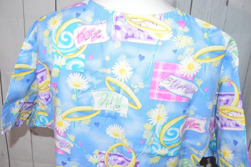 Peaches Uniforms Women's Multi-Colored Patterned Short Sleeve Scrub Shirt - Picture 5 of 8