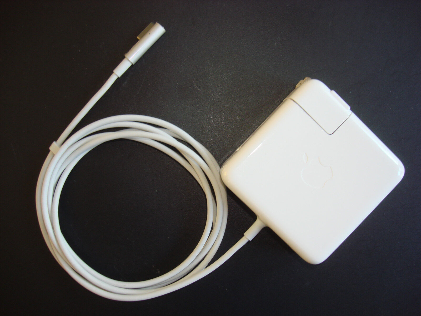 Magsafe зарядка оригинал. A1344 MACBOOK. MACBOOK 2007 a1181 зарядка. М1 макбук переходник для зарядки MAGSAFE. Apple MAGSAFE для iphone 13 Pro.