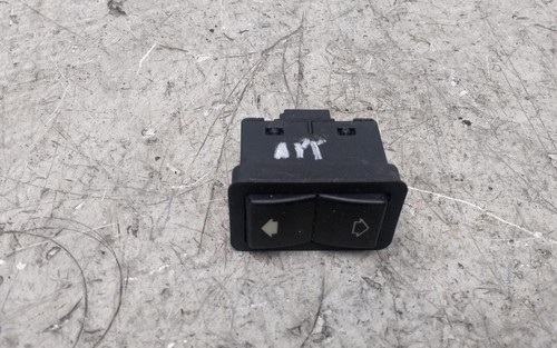 BMW 5 Touring E39 Schalter für Fensterheber hinten rechts 8368974 2.93 27611972