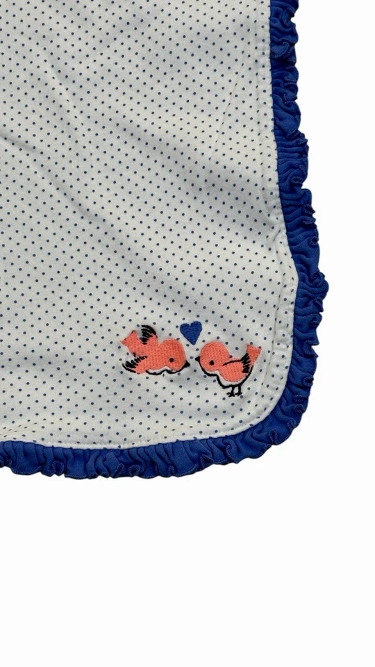 Manta bebé Carters Just One You blanca azul con volantes lunares flores pájaros corazón  Foto 4 de 4