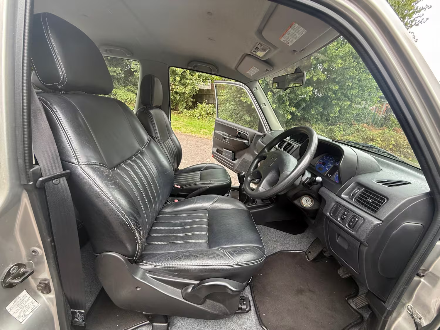 Mitsubishi Shogun, photograph 10