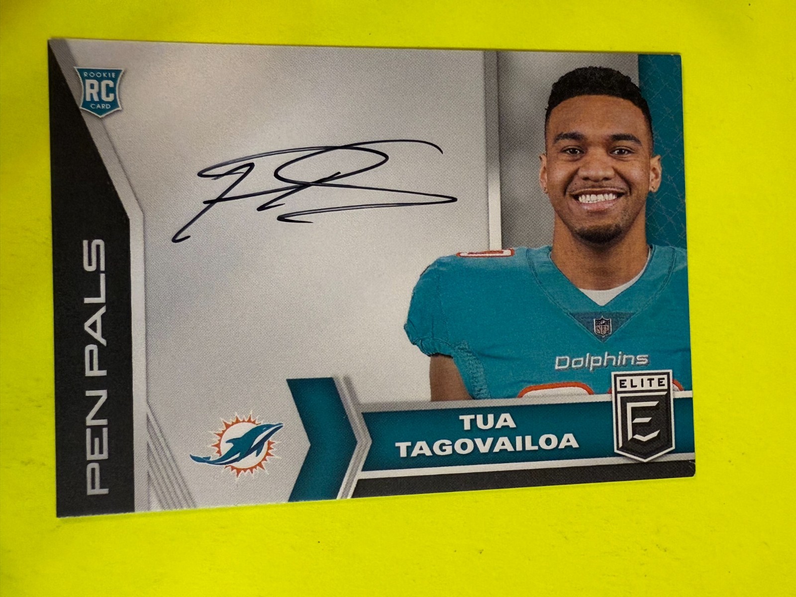 DA104383 2020 Elite Pen Pals #PP2 Tua Tagovailoa RC AUTO