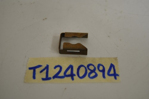 Clip Einspritzdüse Fuel injector clip Triumph Speed Triple Sprint 955 02 06