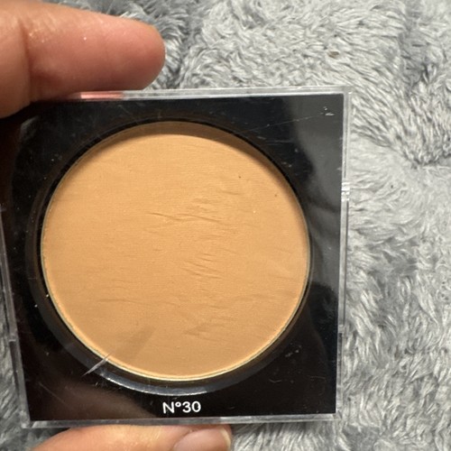 Chanel Les Beiges Healthy Glow Sheer Powder No30 - Picture 5 of 5