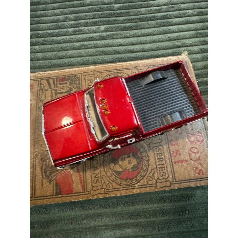1972 Chevrolet Cheyenne Pick Up Truck Vermelho Branco Diecast Modelo Escala 132 - Imagem 2 de 4
