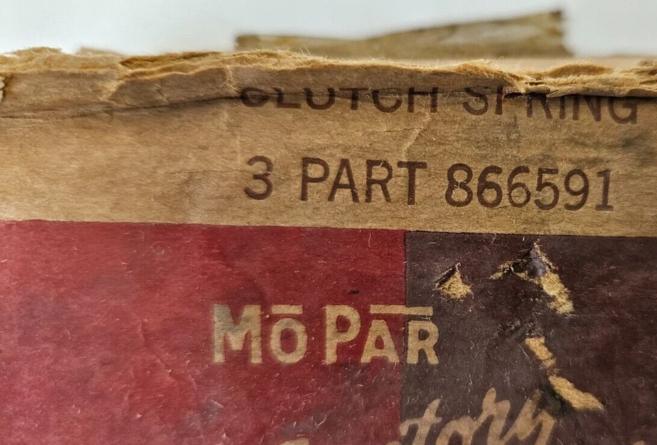 1941-1954 Dodge Desoto Chrysler Clutch Pressure Plate Spring Set Of 3 NOS 866591 - Image 4 of 4