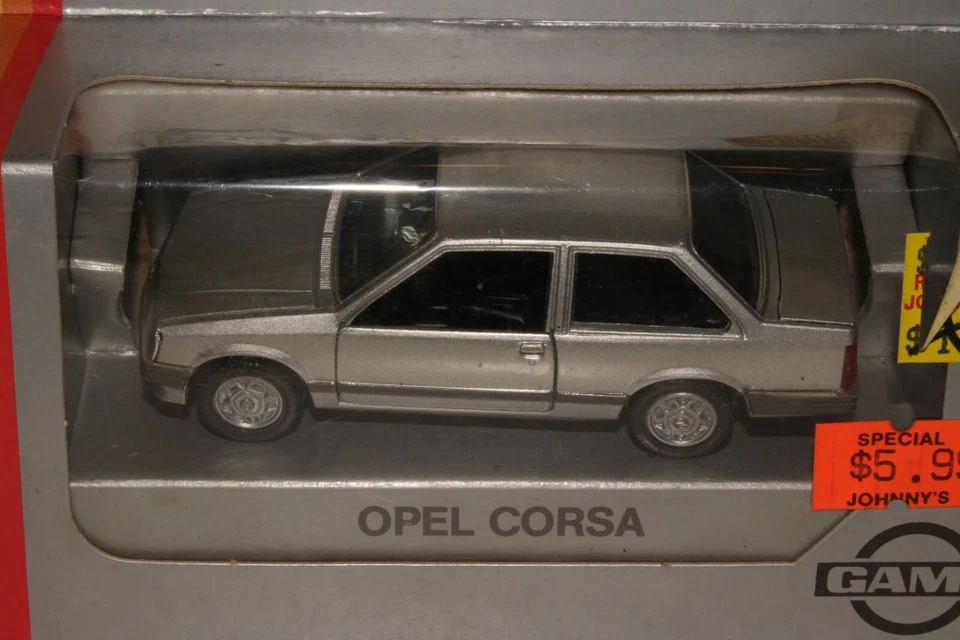 Gama Mini Opel Corsa cupé, escala 1:43 diecast en caja Foto 2 de 4
