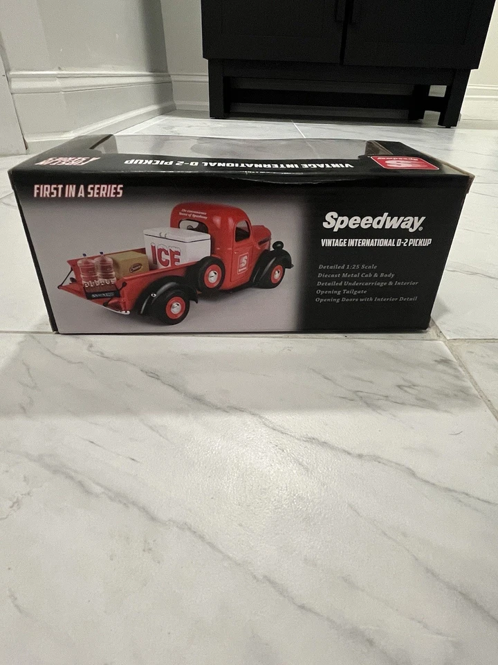 Camioneta Speedway International D-2 de metal fundido a presión 1:25 primera marcha 2015 nueva Foto 3 de 4