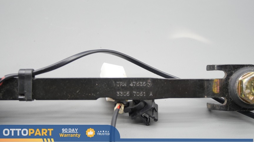 2003-2013 Maserati M139 Quattroporte Front Left Driver Side Seat Belt Buckle OEM
