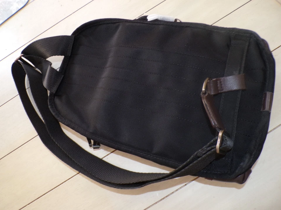 Mochila Tumi Higgins Sling - Cobre/Gris/Negro Nueva con Etiquetas Foto 3 de 3