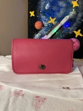 Coach Glovetanned Leather Turnlock Crossbody Dk/Dahlia 38015