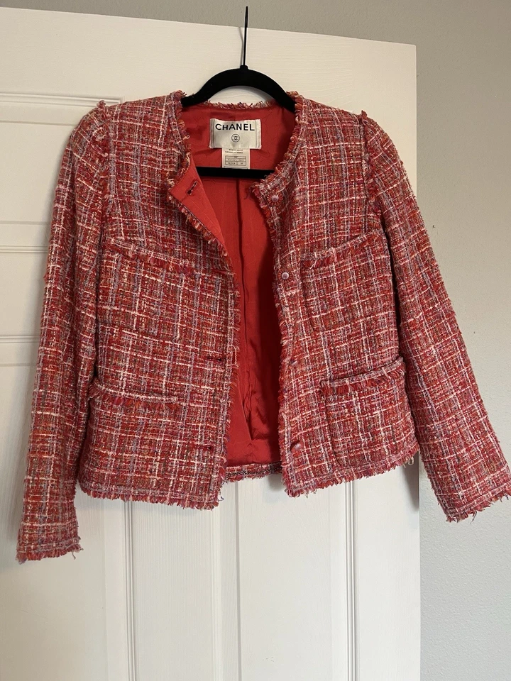 Conjunto Blazer y Falda Chanel Rosa Y Rojo Tweed Foto 2 de 4