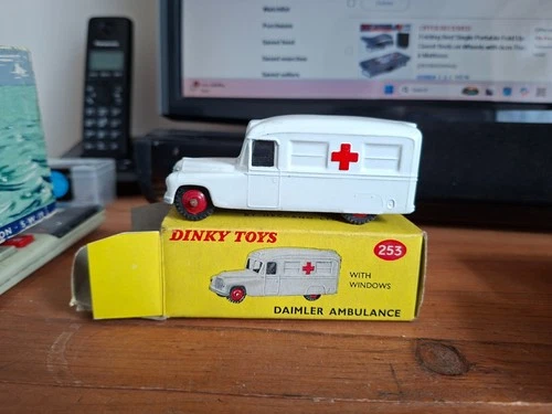 ORIGINAL VINTAGE DINKY TOYS 253 DAIMLER AMBULANCE boxed