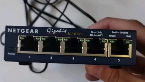 NetGear ProSafe GS105 v2 5-Port Gigabit Ethernet Switch with Power Supply - Picture 3 of 4