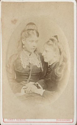 ST ANDREWS SCHOTTLAND HARDIE CDV DAMEN SCHWESTERN LANGES HELLES HAAR MODEFOTO