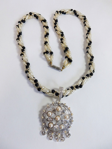 VTG Faux Pearls Twisted Necklace w/Enhancing Pendant + Strand Pearls Necklace - Picture 5 of 7