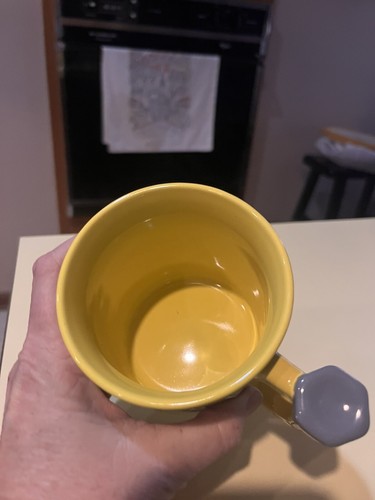 Menards 3D Tools gelber Kaffeebecher geprägte Keramik mit Werkzeuggriff Sammlerstück - Bild 2 von 9