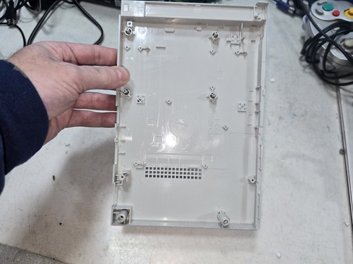 Sony PS2 Slim ^90001^Modell NUR SILBER - genaues Untergehäuse - intakt - zerkratzt - TEILE - Bild 16 von 18