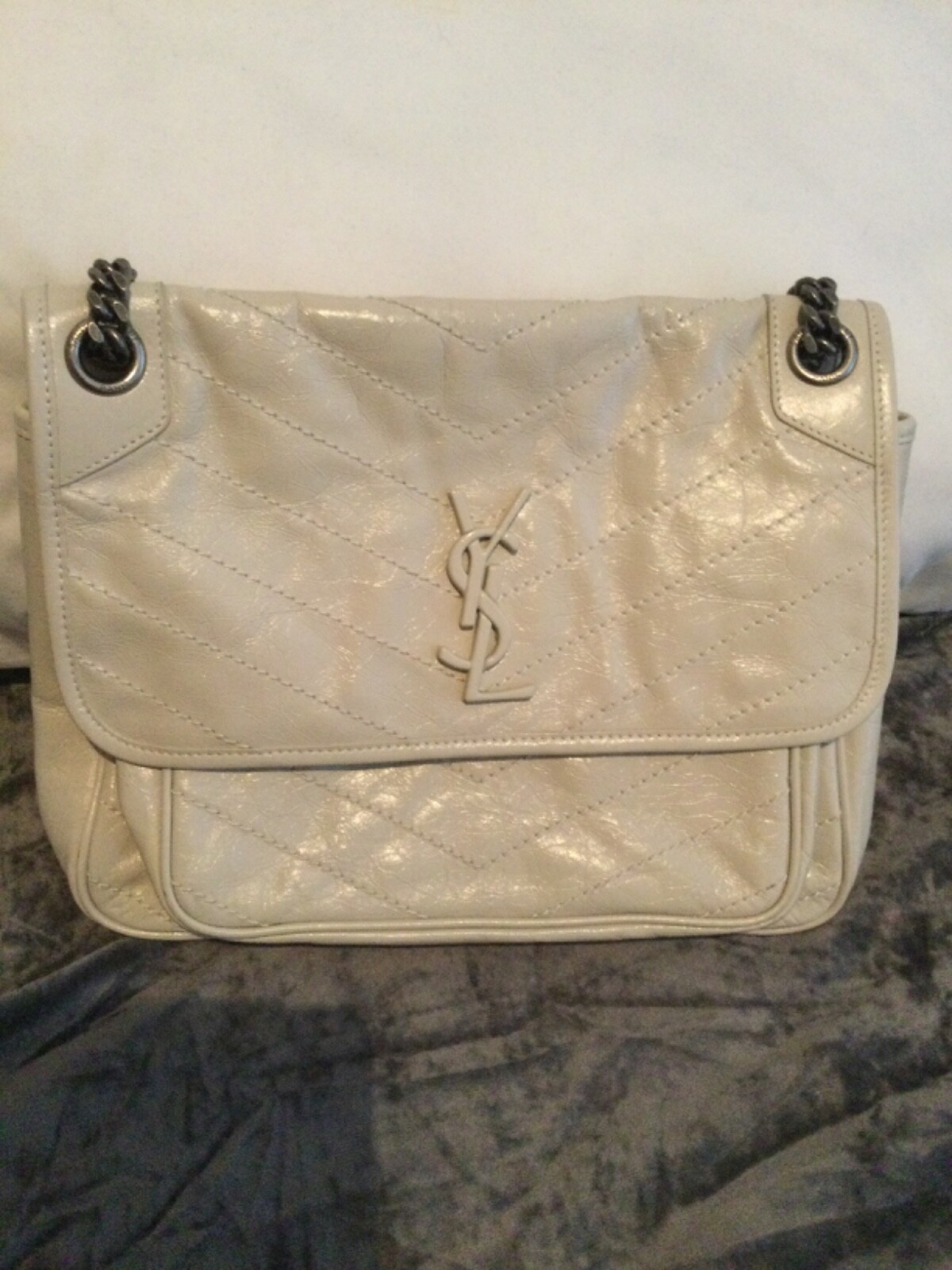 SAINT LAURENT YSL Borsa a catena media Niki bianca antica