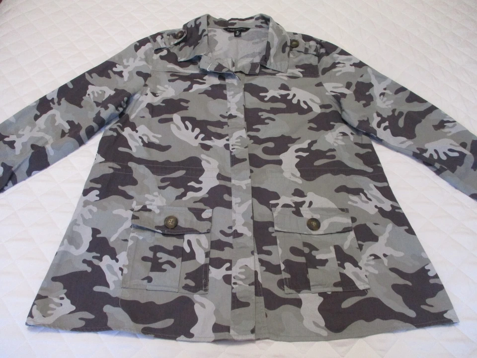 NWOT CURVE SOCIETY PLUS SIZE 16 GREY CAMO SHIRT JACKET, BUTTON UP - image 2 of 4