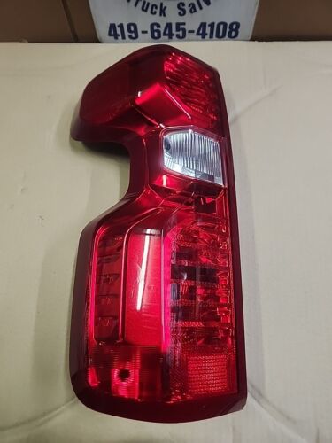 2020-2025 Chevrolet Silverado 2500 tail lamp left driver HALOGEN OEM - Picture 3 of 8