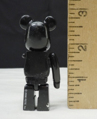 Medicom Bearbrick 100% Bear Rolling Stones 2 3/4" 2006 MISSING LEFT ARM - Picture 18 of 18