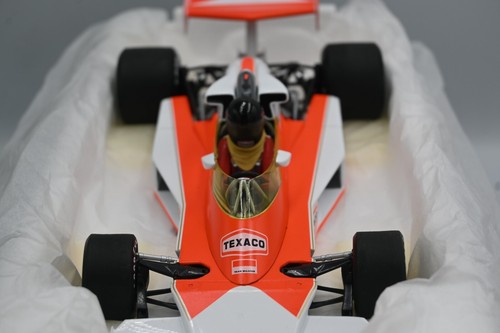 1:18 MINICHAMPS McLaren Ford M23 - James Hunt - World Champion 1976 - Picture 5 of 20