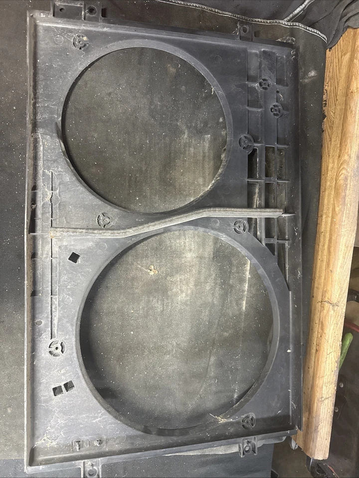 2002 Audi Tt Quattro 1.8l Cooling Fan Shroud Engine Cooling - Image 2 of 2