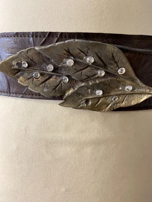 Ceinture en cuir marron réglable polyvalente pour femme avec boucle à feuille... - Photo 1/4