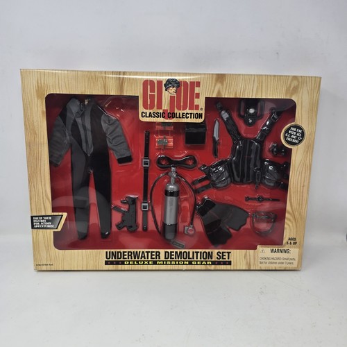 G.I. Joe Underwater Demolition Set Deluxe Mission Gear Set Classic Collection