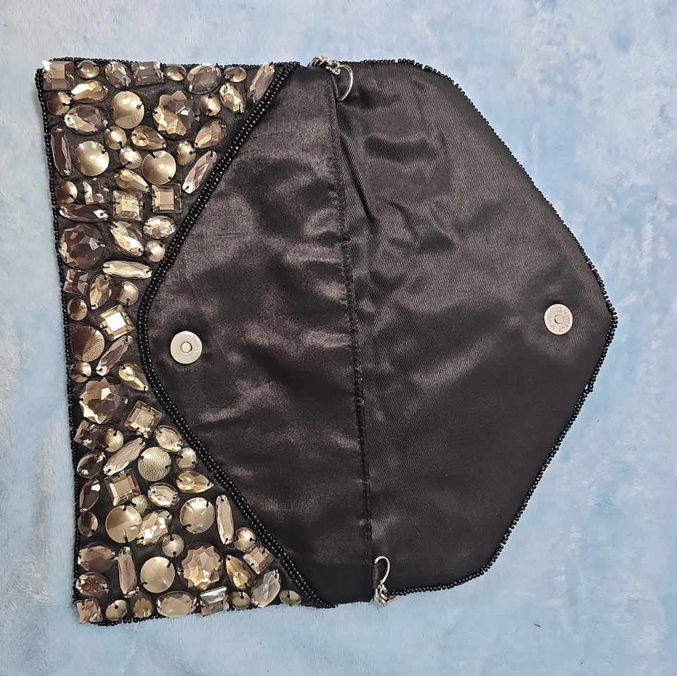 Bolso sin asas de gamuza sintética Abercrombie & Fitch bordado estrás con cuentas Foto 3 de 4