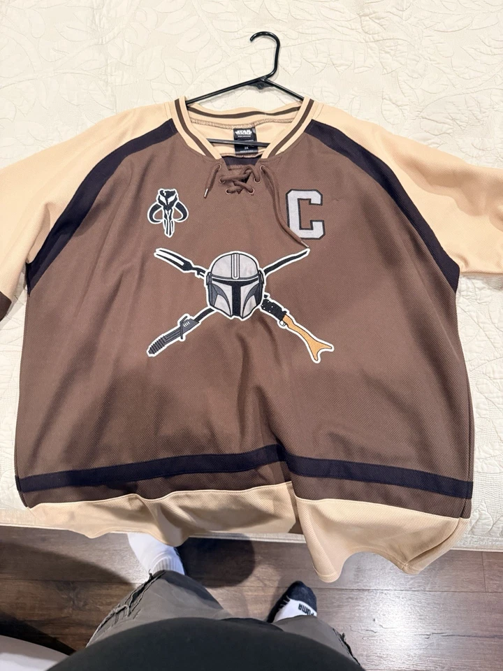 迪士尼星球大战曼多丽安丁·贾林曲棍球球衣男式2XL干净 — 第 3/4 张图片