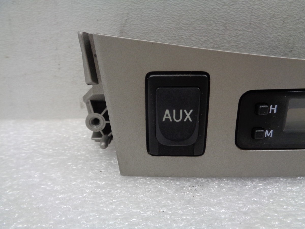カローラの掛け時計 2009-2013 Toyota Corolla Dash Clock Display with AUX 83950-02170