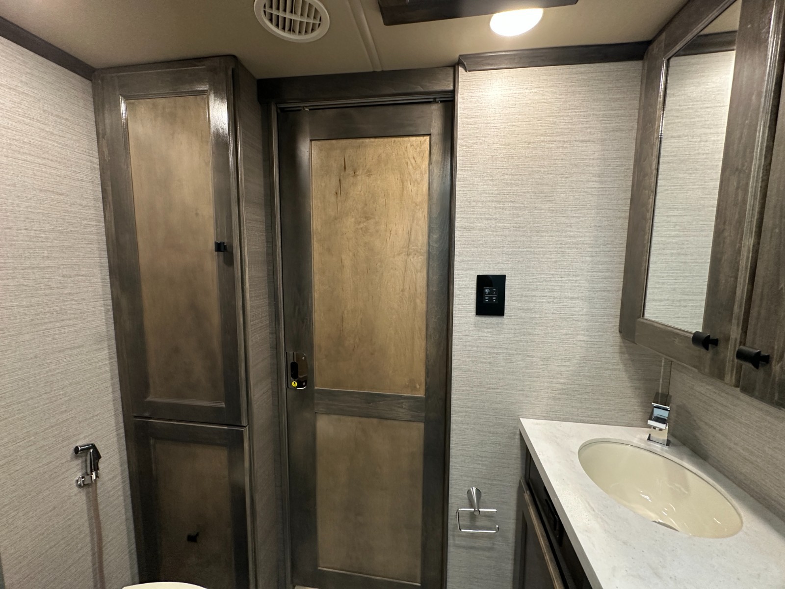 2022 VANLEIGH BEACON 32RLB LUXURY FIFTH WHEEL TRAILER "TIFFIN"