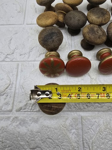 Job Lot 26 Small Wooden Drawer Knobs 3.5 Cm Wide Beige Brown Red - Picture 6 of 7