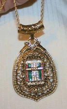 Lovely Swirl Pointed Rhinestones Green Blue Red Finish Goldtone Pendant Necklace