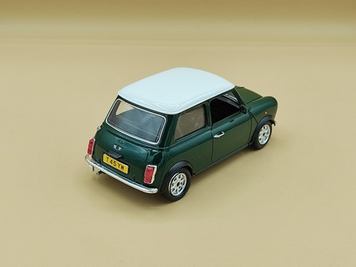 1/24 Mini Cooper Vert 1960 Burago Made in Italy ref: 16059 - Imagen 2 de 4