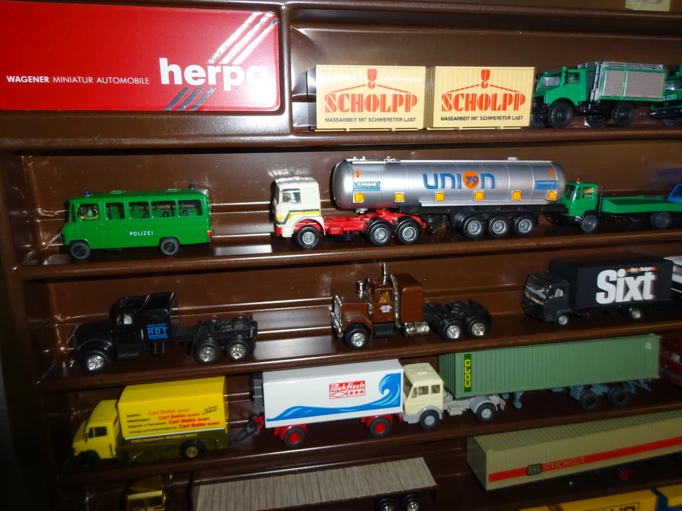 Herpa, Wiking E Altro: Confezione Di Modelli Di Camion E Parti Di Ricambio (14) - Immagine 3 di 4