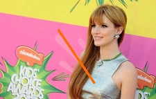 Photo taille au choix BELLA THORNE (68)